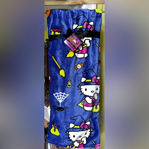 New Hello Kitty Halloween Witch Spiders Purple 60" x 70" Plush Throw Blanket - Picture 1 of 6